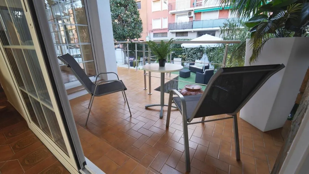 Seahomes Vacations - Villa Chill & Pool 200M Beach Pineda de Mar 0*,  Spain