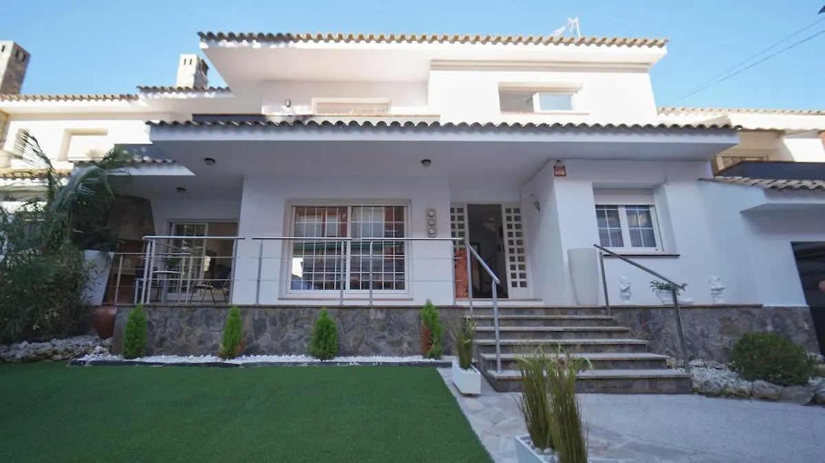 Seahomes Vacations - Villa Chill & Pool 200M Beach location